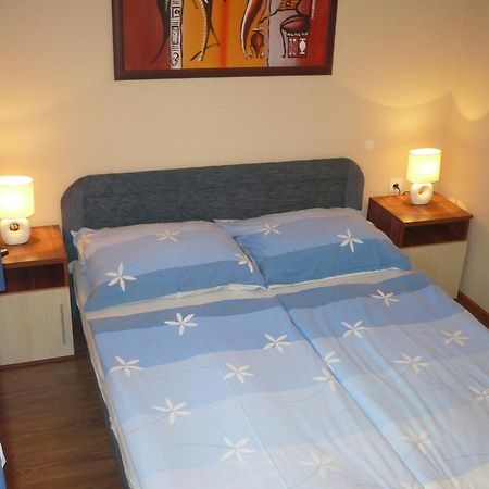 Eszter Apartmanhaz Hajduszoboszlo Exterior photo