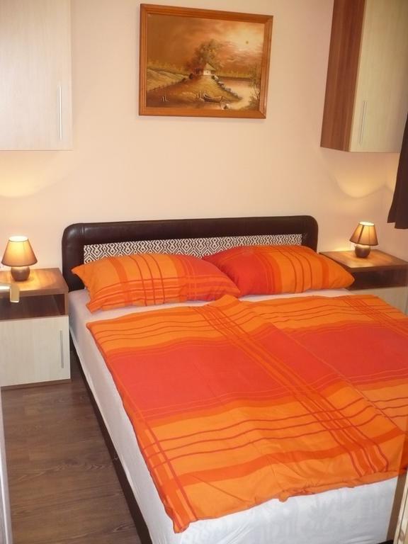 Eszter Apartmanhaz Hajduszoboszlo Exterior photo