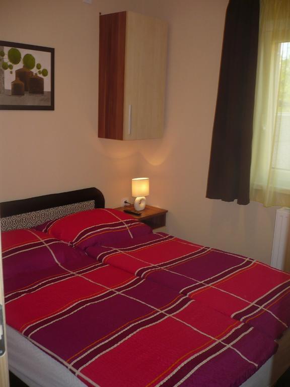 Eszter Apartmanhaz Hajduszoboszlo Exterior photo