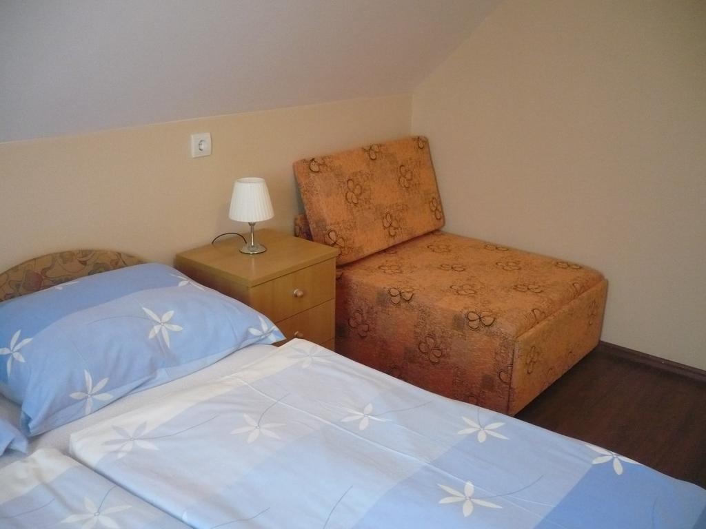 Eszter Apartmanhaz Hajduszoboszlo Exterior photo