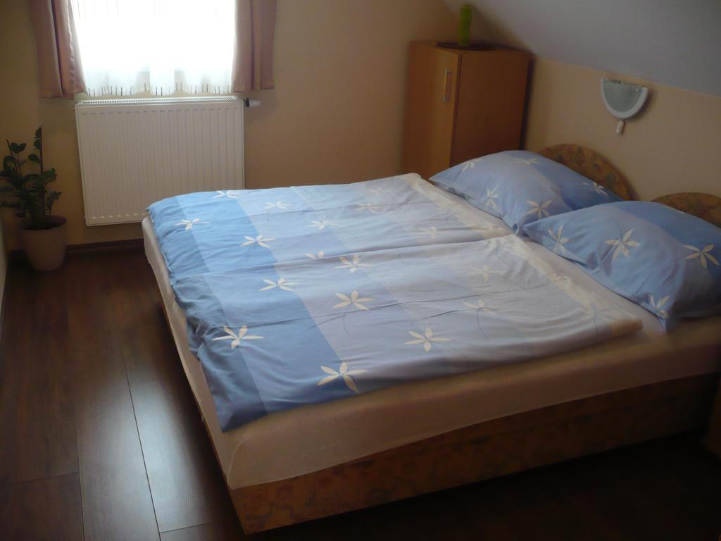 Eszter Apartmanhaz Hajduszoboszlo Exterior photo