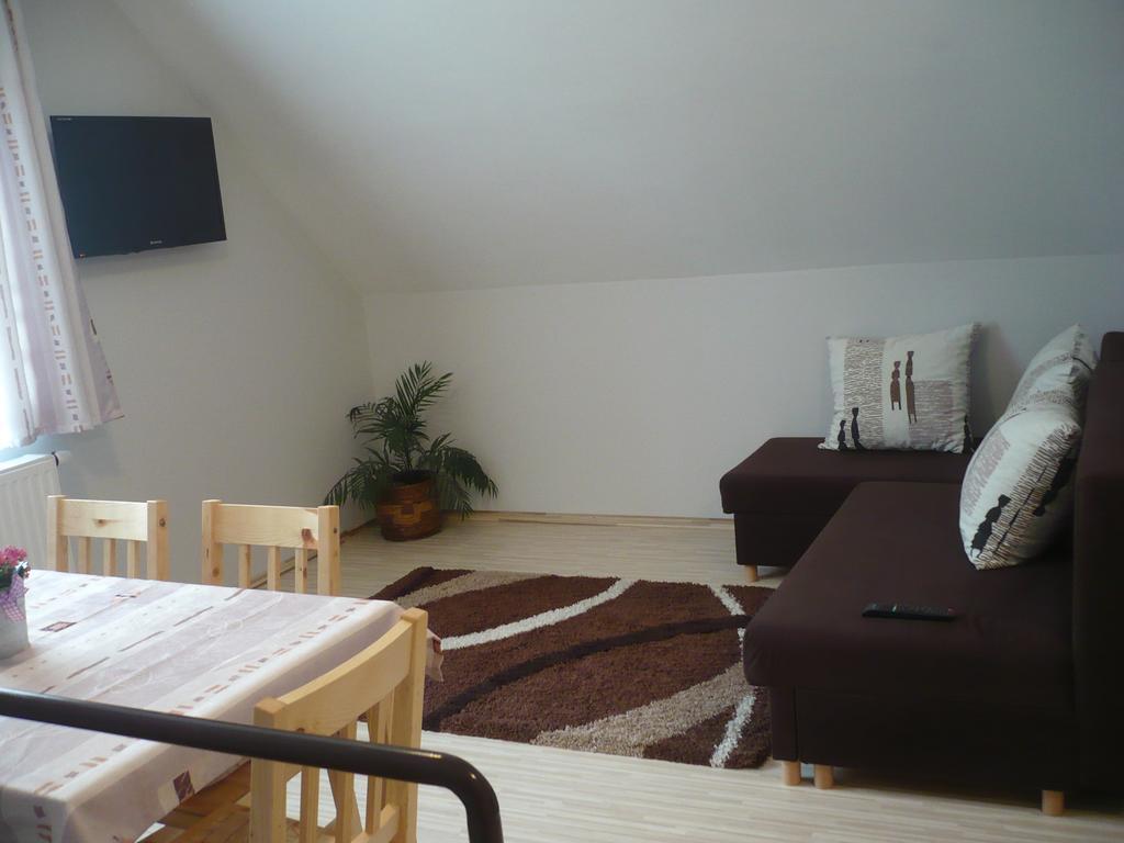 Eszter Apartmanhaz Hajduszoboszlo Exterior photo